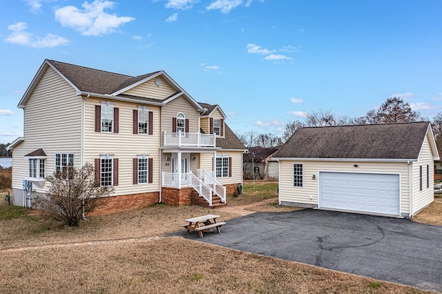 view of front of home featuring a balcony