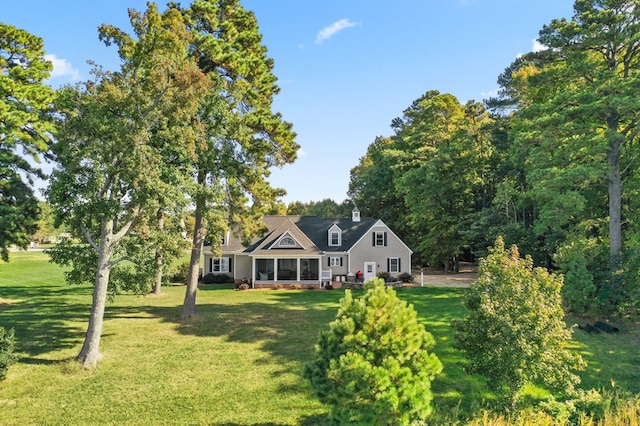 new england style home featuring a front lawn