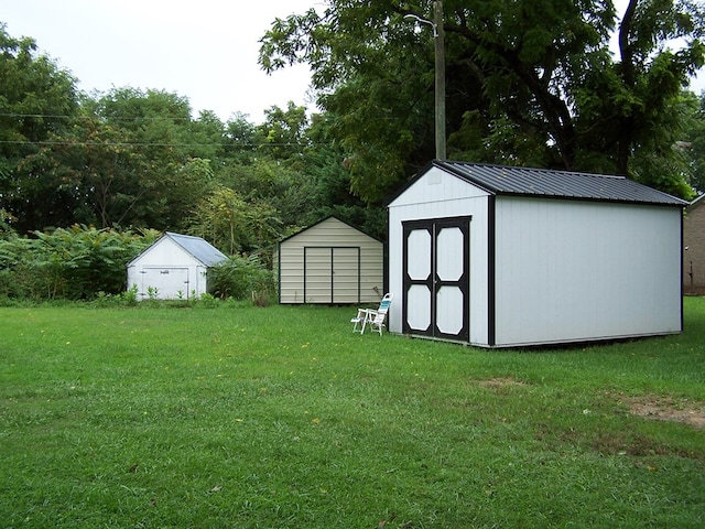 view of outdoor structure with a yard