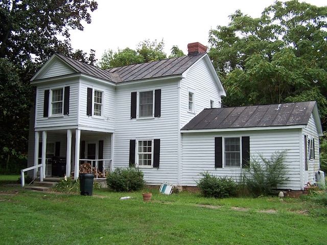 back of house featuring a yard