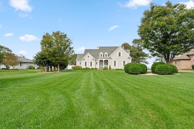 view of front facade with a front lawn