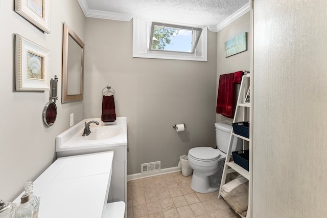 844 Monarch Shores Rd, Kilmarnock, VA 22482 - bathroom featuring ornamental molding, toilet, vanity, and baseboards