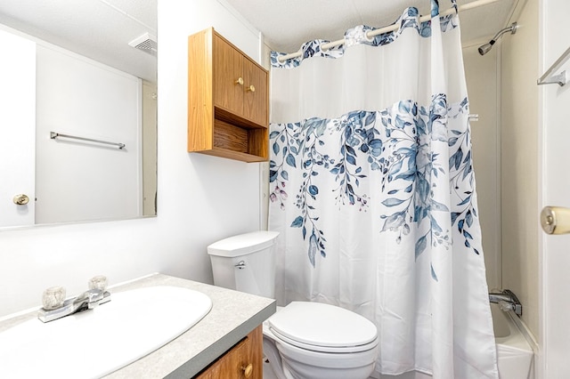 640 Ridge Rd, Callao, VA 22435 - full bath with vanity and shower / tub combo