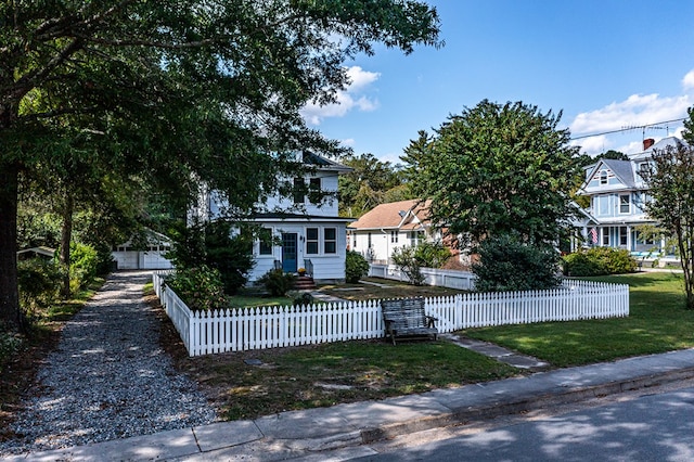 view of front facade with a front yard