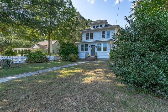 view of front of property featuring a front yard