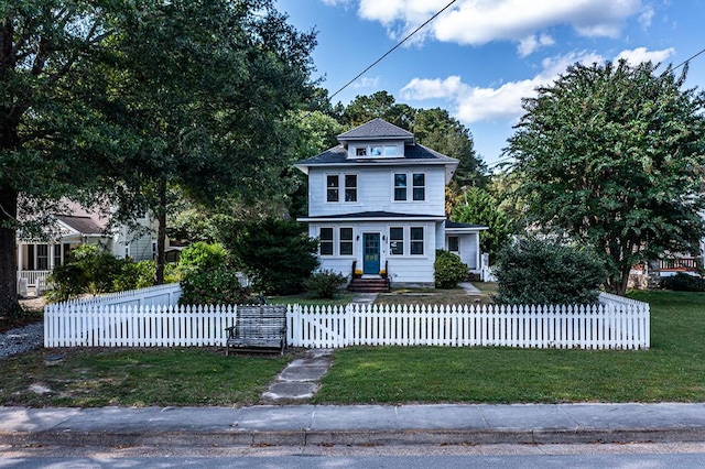 view of front of house featuring a front lawn