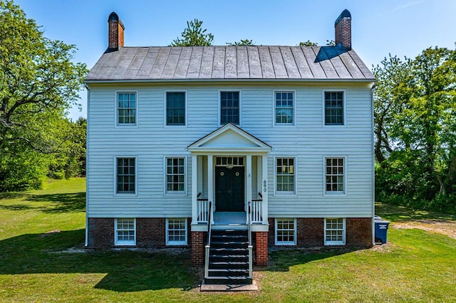 view of front of home featuring a front lawn