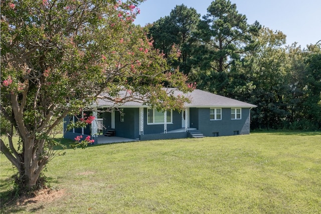 view of front of house with a front yard