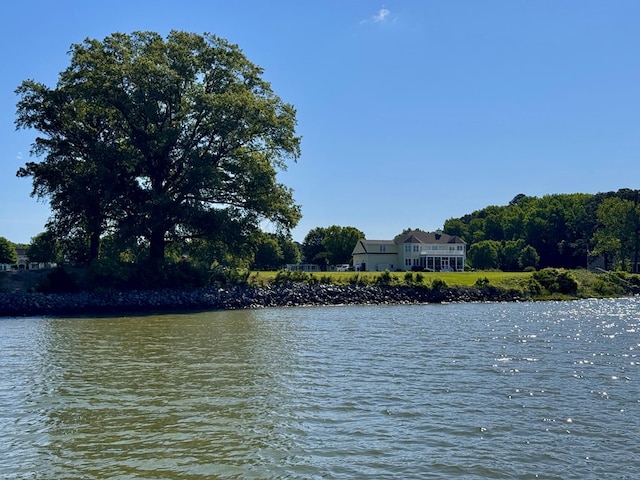 4 River Village Dr, Weems, VA 22576