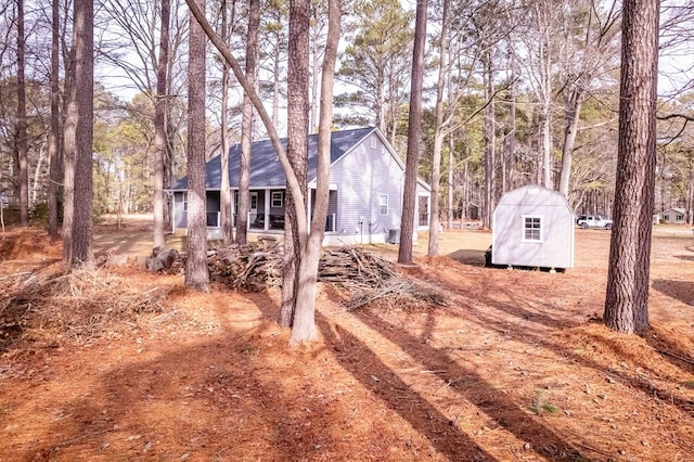 view of yard with an outbuilding and a storage shed