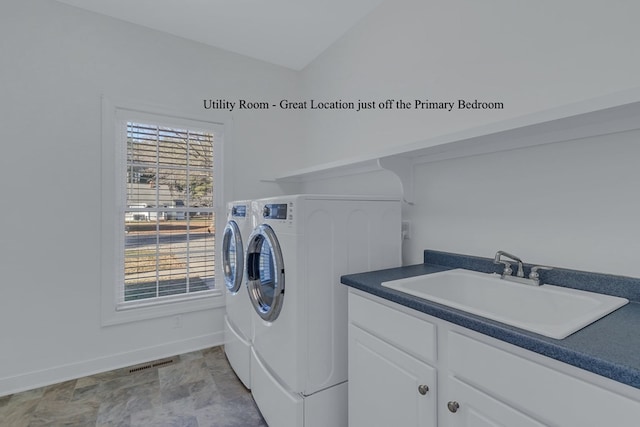 laundry area with cabinets, sink, and washing machine and clothes dryer