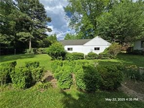 300 Irvington Rd, Kilmarnock, VA 22482 - view of yard