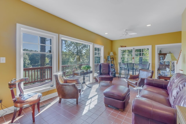 sunroom with ceiling fan