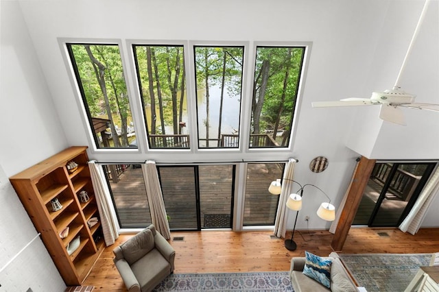 living area with ceiling fan and wood finished floors