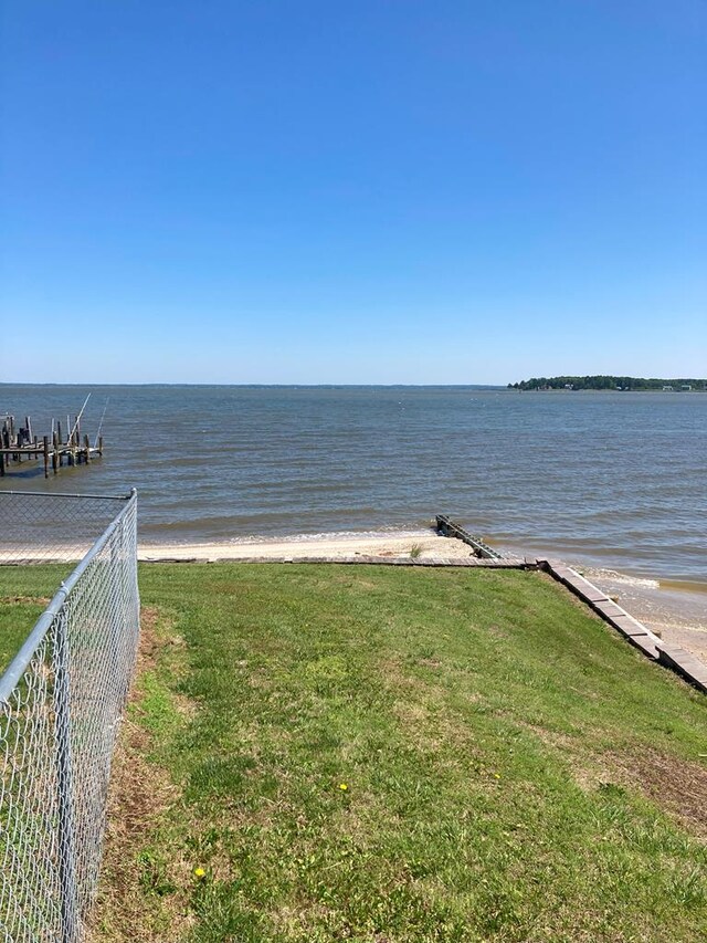 899 N Glebe Rd, Montross, VA 22520 - water view with fence