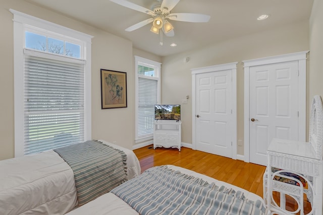 bedroom featuring baseboards, wood finished floors, recessed lighting, and a ceiling fan