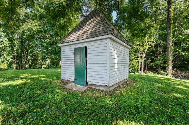 view of outdoor structure with a lawn