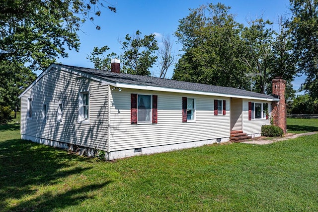 view of front of house featuring a front yard