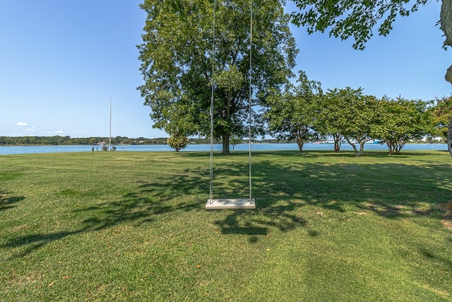 view of yard featuring a water view