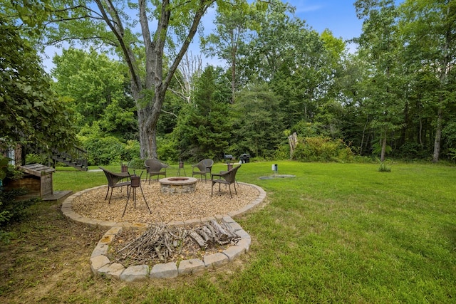 view of yard featuring an outdoor fire pit