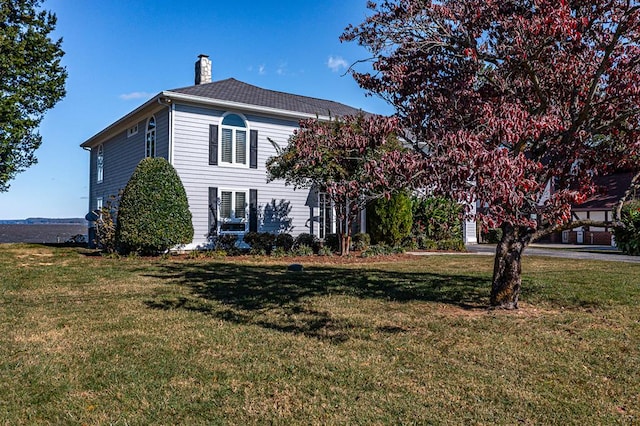 view of front of house featuring a front yard