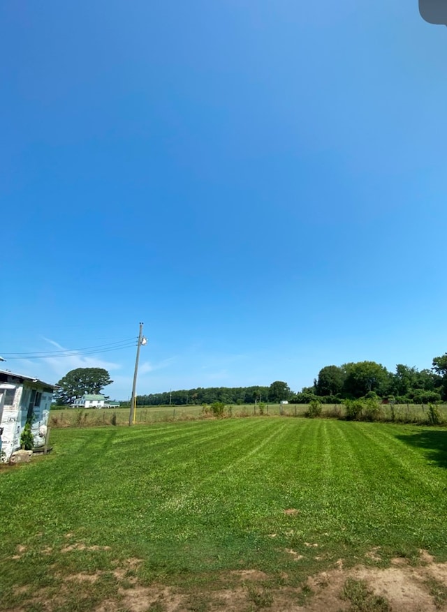 view of yard featuring a rural view