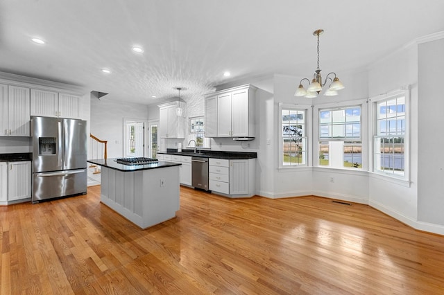 325 Cat Point Dr, Warsaw, VA 22572 - kitchen featuring stainless steel appliances, dark countertops, a chandelier, recessed lighting, and light wood-style flooring