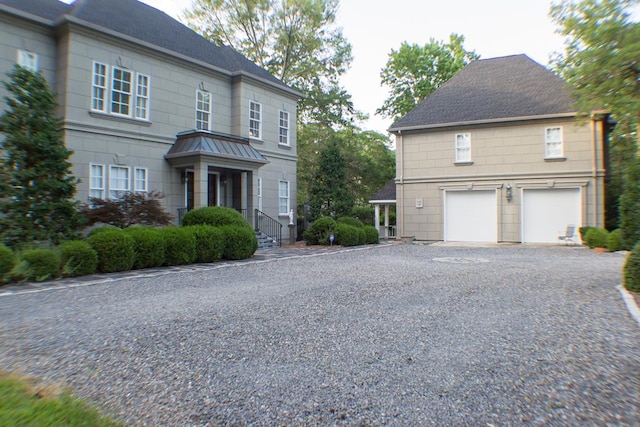 view of front facade featuring a garage