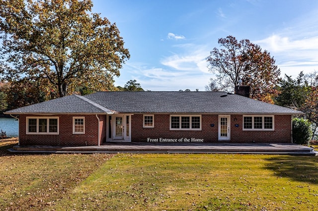 single story home featuring a front lawn