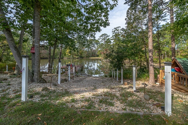 view of yard featuring a water view