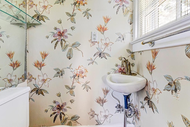 bathroom featuring sink and toilet