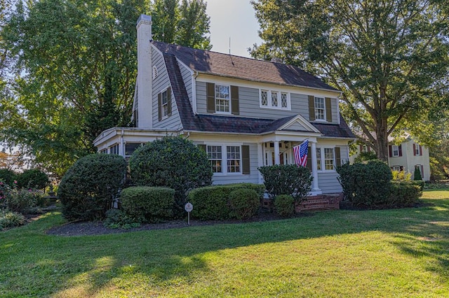 view of front of house with a front lawn