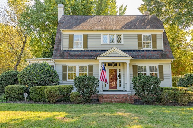 view of front facade featuring a front yard