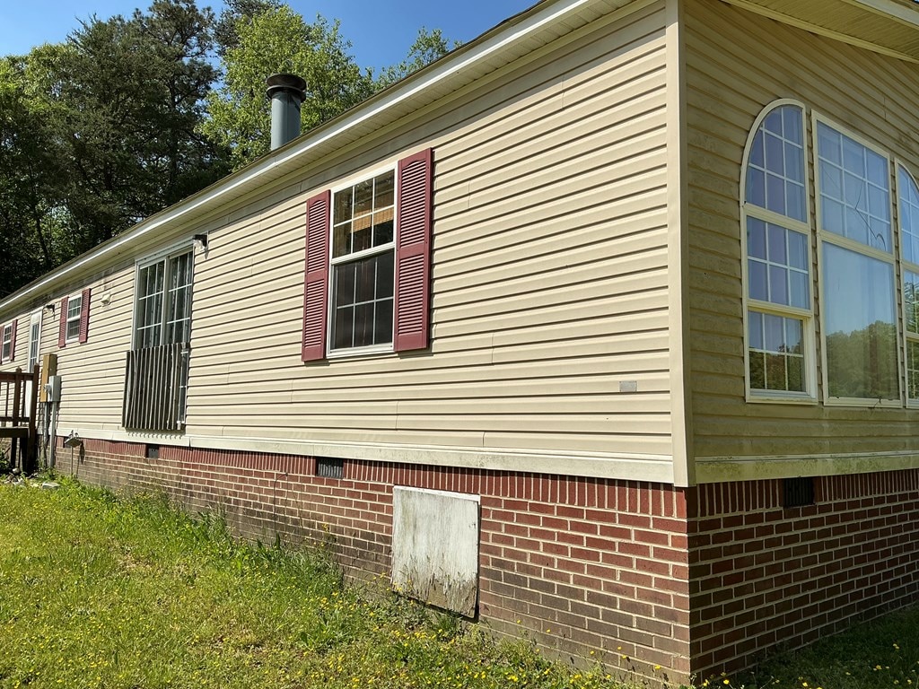 403 Union Mill Rd, Farnham, VA 22460 - view of property exterior with crawl space