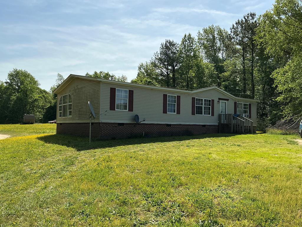 403 Union Mill Rd, Farnham, VA 22460 - manufactured / mobile home with a front lawn and crawl space