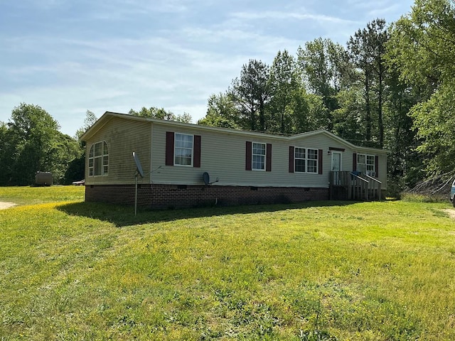 403 Union Mill Rd, Farnham, VA 22460 - manufactured / mobile home with a front lawn and crawl space