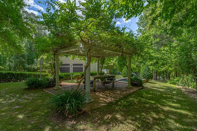 view of yard with a patio and a pergola