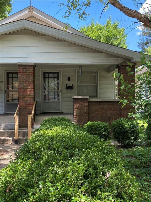 927 N Chester Avenue, Indianapolis, IN 46201 - view of front facade with a porch