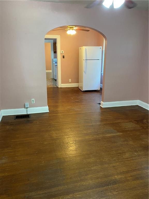 unfurnished room with dark hardwood / wood-style flooring and ceiling fan