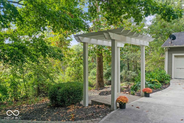 view of yard with a pergola and a garage