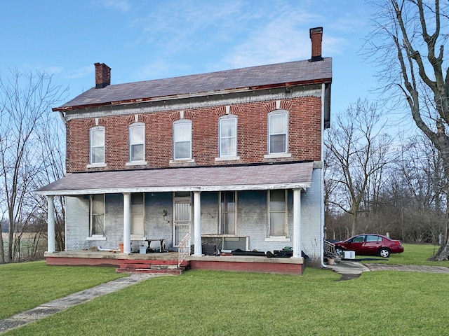 view of front of property with a porch and a front lawn