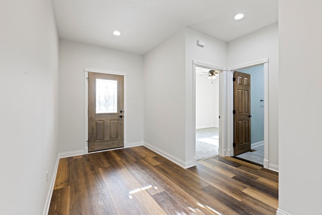 foyer with ceiling fan and dark hardwood / wood-style floors