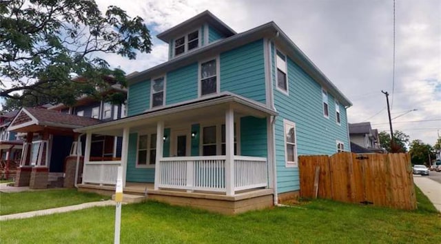 view of front facade featuring a porch and a front lawn