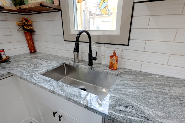 room details with tasteful backsplash and vanity