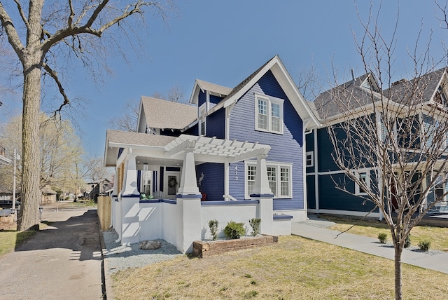 view of front of home featuring a porch and a front yard