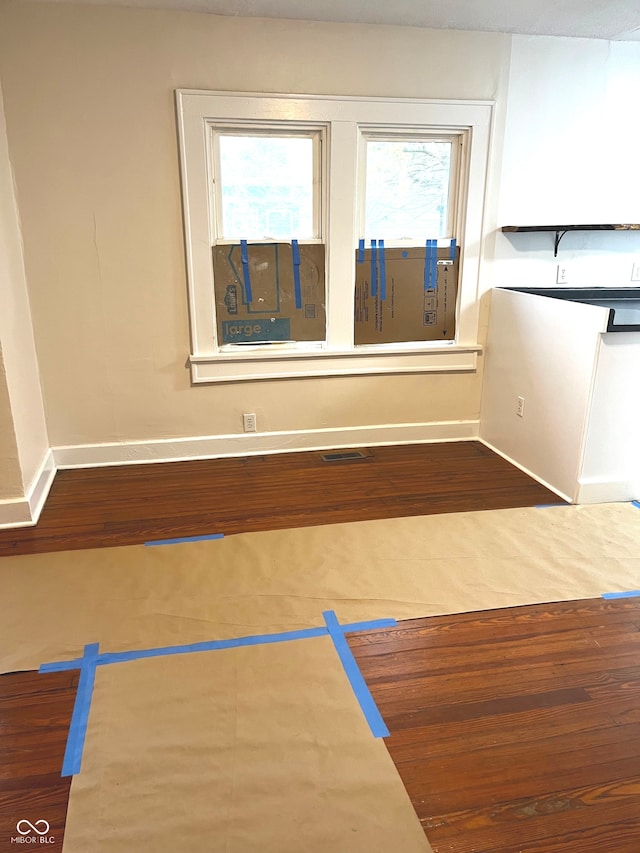 room details with hardwood / wood-style flooring