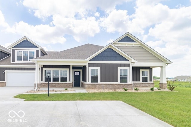 craftsman-style house with a front yard