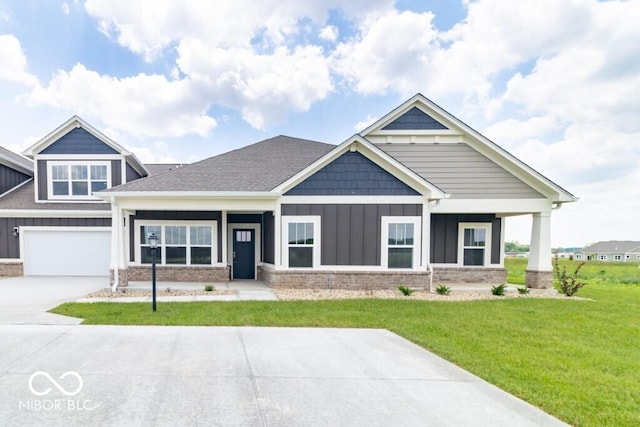 craftsman house featuring covered porch, a garage, and a front lawn