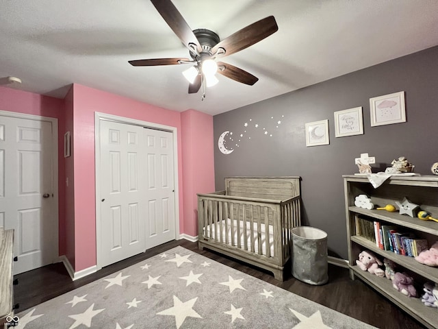 bedroom featuring baseboards, ceiling fan, wood finished floors, and a closet