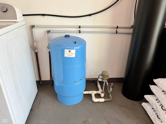 utilities featuring washer / clothes dryer